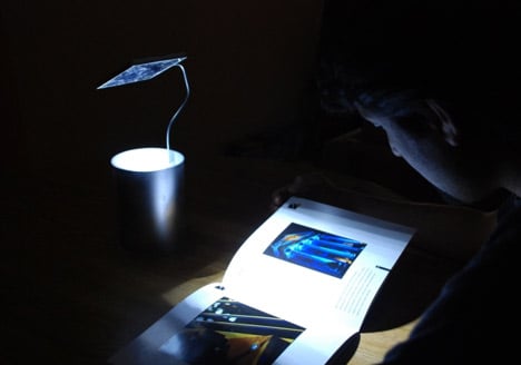麦基弗试着用台灯看书插图3锦客设计服务-工业设计公司